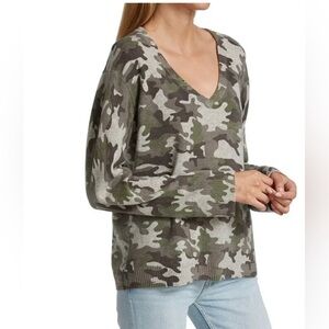 Design History Olive Camouflage Cashmere Sweater V-Neck Size L Relaxed Fit